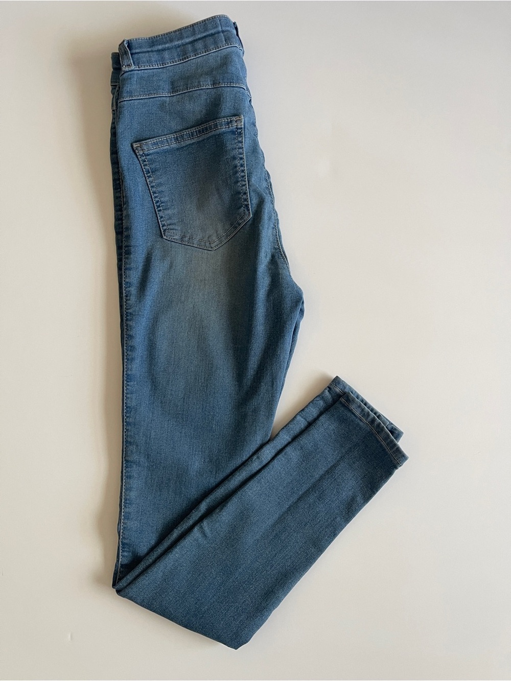 FITJEANS Women's Skinny Jeans in Medium Blue Wash